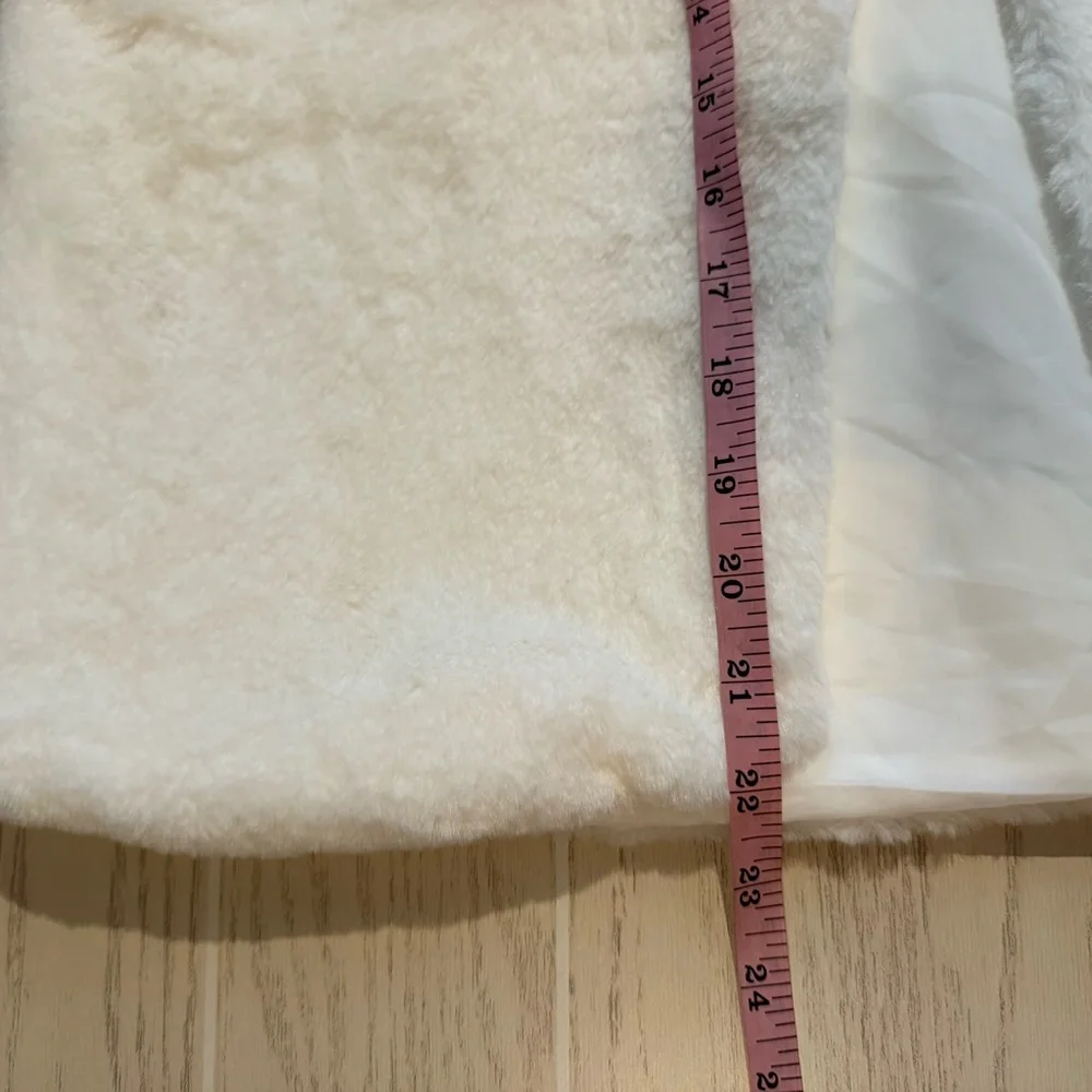 Epic Threads Girls‎ Size XL 18/20 White Faux Fur Vest NEW